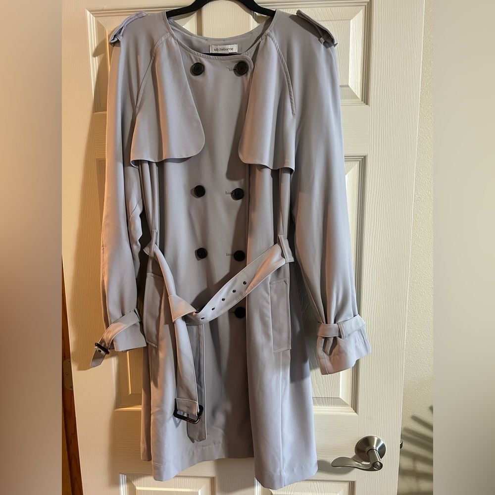 Lightweight trenchcoat